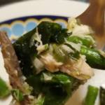 Insalata asparagi, alghe, sgombro e cipollotto